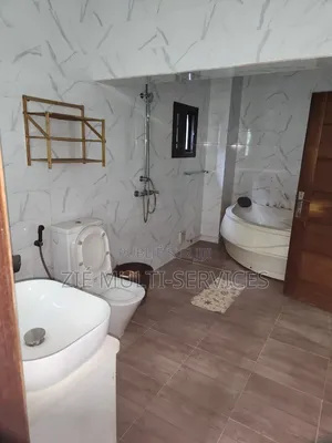 Meublé 11chbre Blocs d'appartements dans Zié Multi-Service, Yopougon