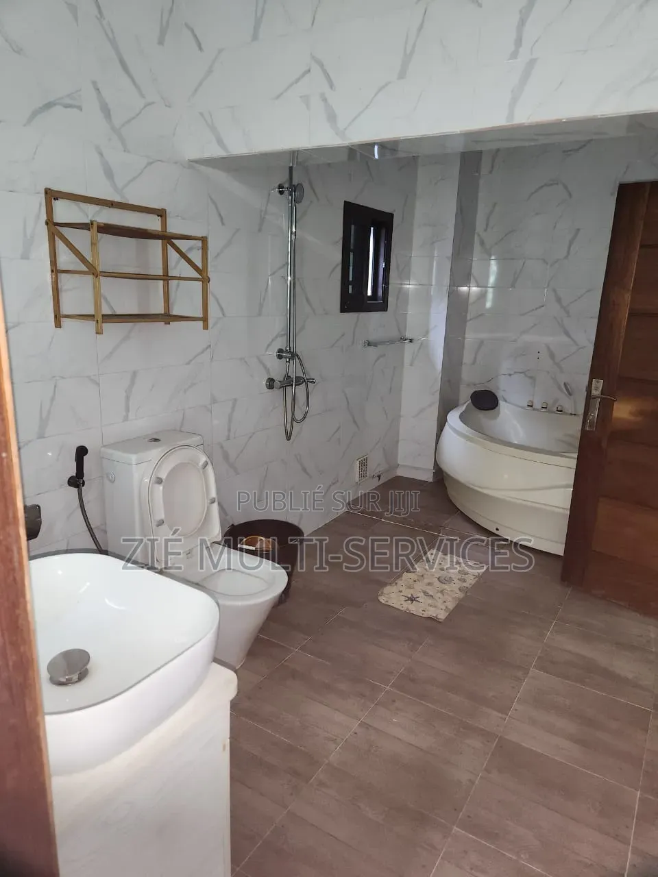 Meublé 11chbre Blocs d'appartements dans Zié Multi-Service, Yopougon