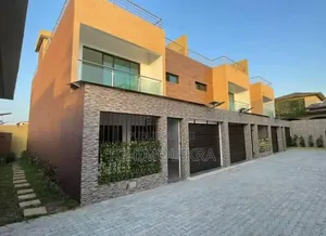 3chbre Duplex dans Mr Tchimou, Cocody à Louer