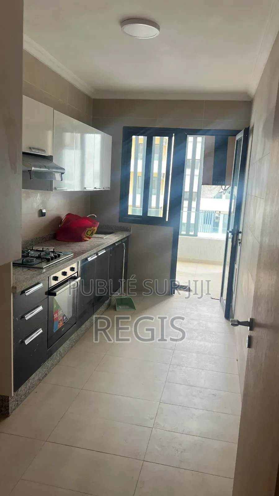 Meublé 3chbre Appartement dans Location, Attécoubé à Louer
