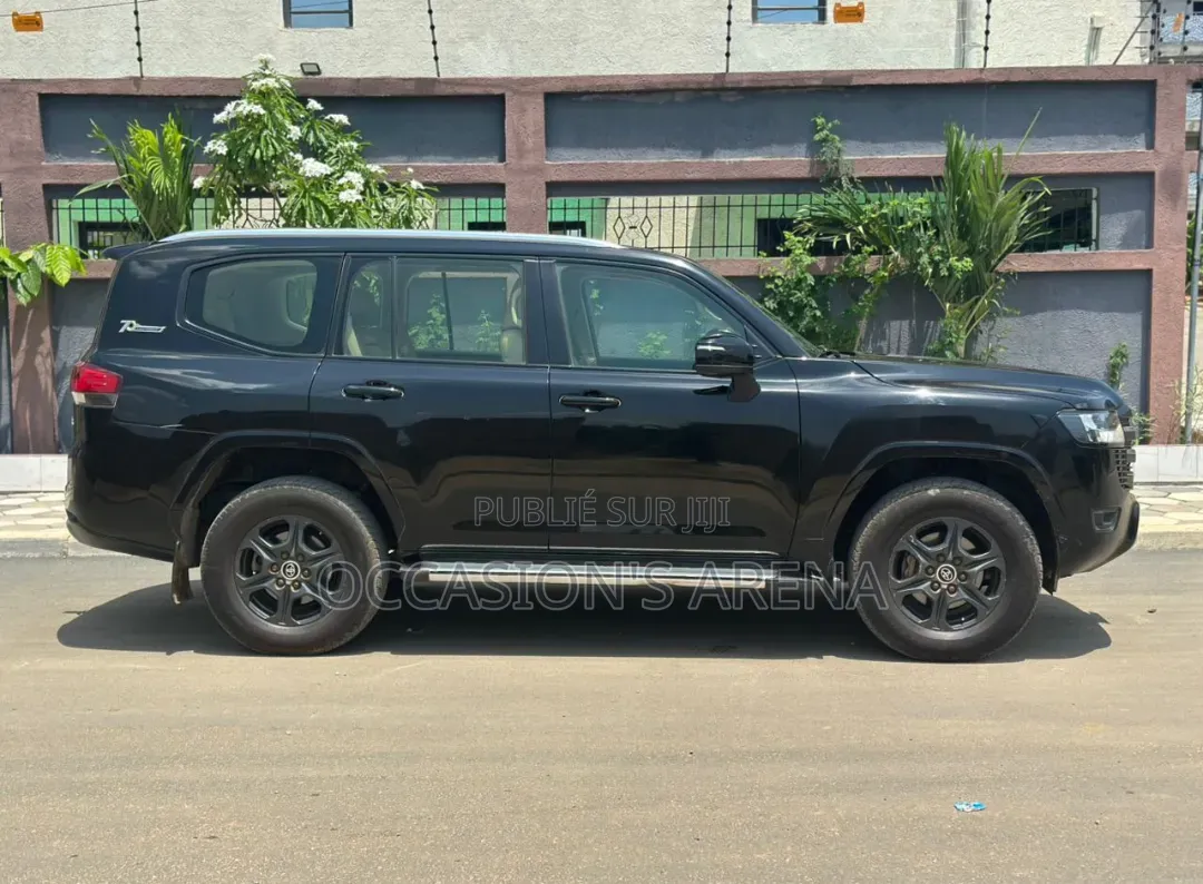 Toyota Land Cruiser 2023 Noir