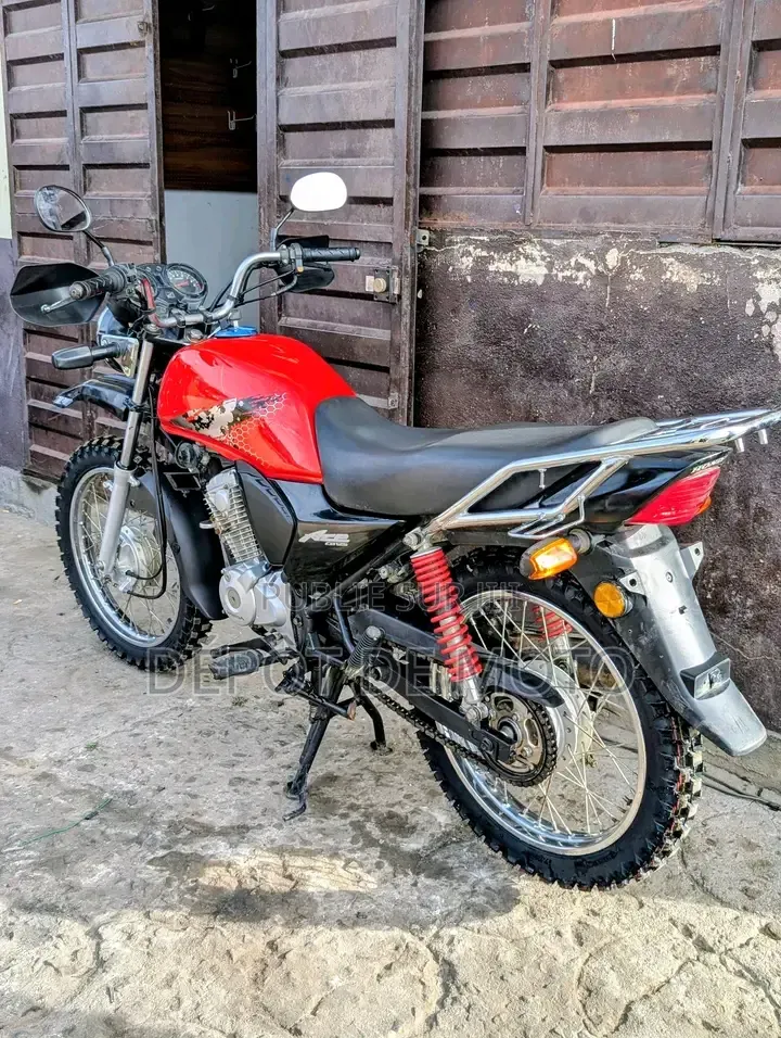Nouveau Yamaha YBR 2025 Rouge