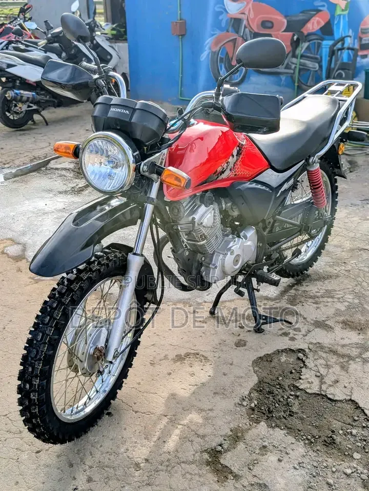 Nouveau Yamaha YBR 2025 Rouge