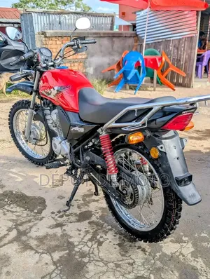 Nouveau Yamaha YBR 2025 Rouge