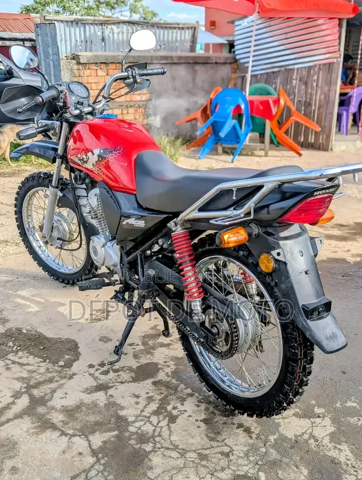 Nouveau Yamaha YBR 2025 Rouge