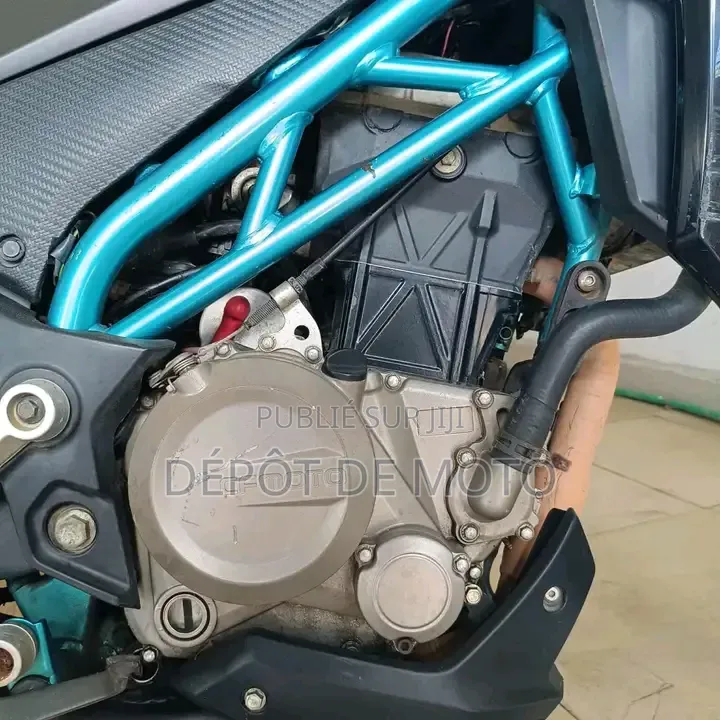 Nouveau CFMoto 250NK 2025 Gris