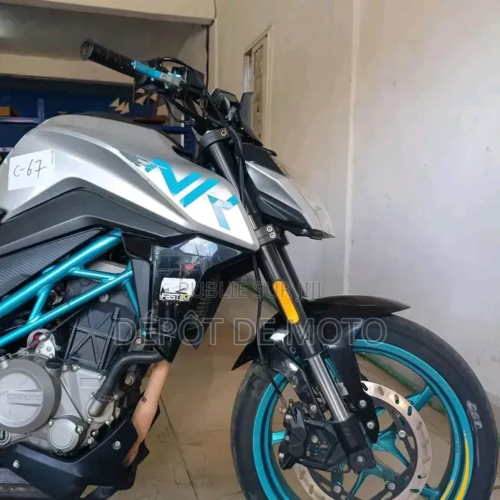 Nouveau CFMoto 250NK 2025 Gris