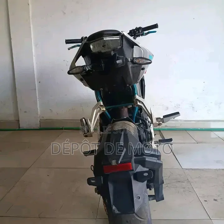 Nouveau CFMoto 250NK 2025 Gris