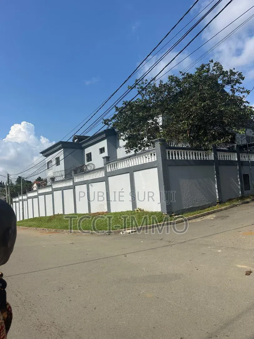 20chbre Duplex dans Tcci Sarl, Cocody à Louer