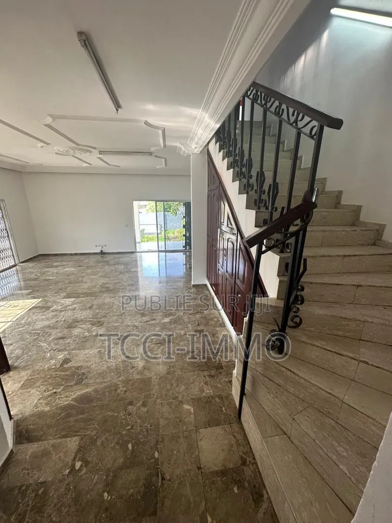 20chbre Duplex dans Tcci Sarl, Cocody à Louer