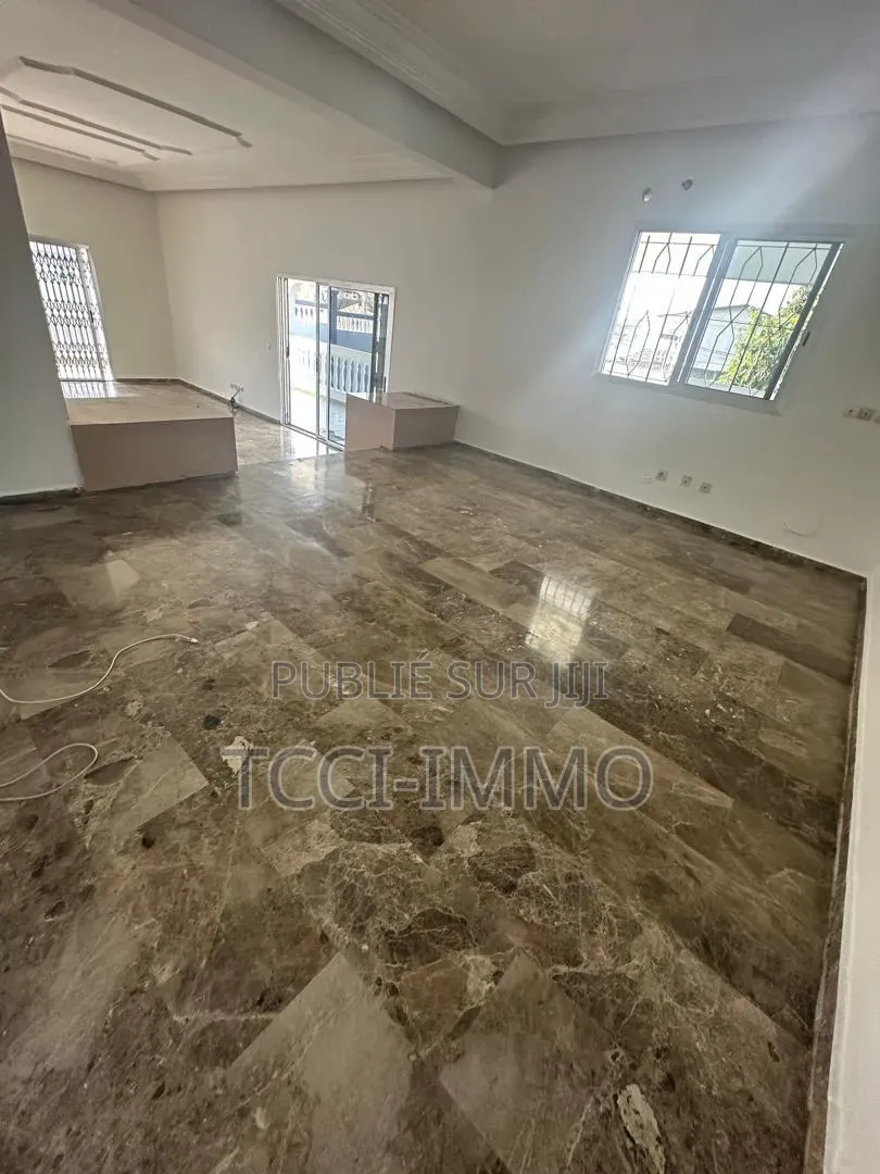 20chbre Duplex dans Tcci Sarl, Cocody à Louer