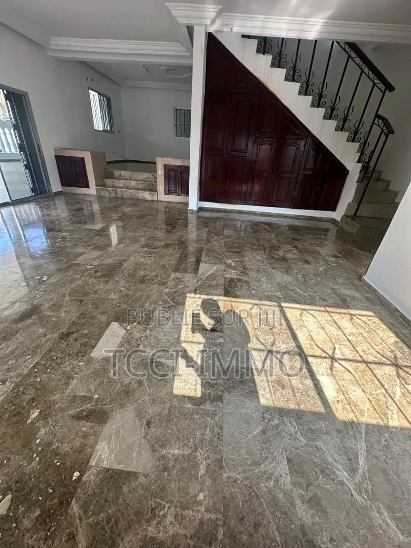 20chbre Duplex dans Tcci Sarl, Cocody à Louer