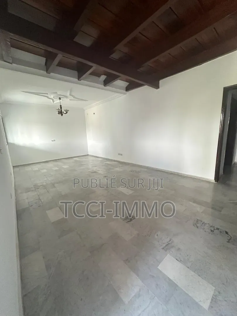 20chbre Duplex dans Tcci Sarl, Cocody à Louer