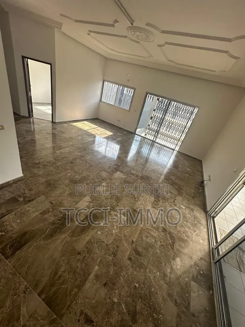 20chbre Duplex dans Tcci Sarl, Cocody à Louer