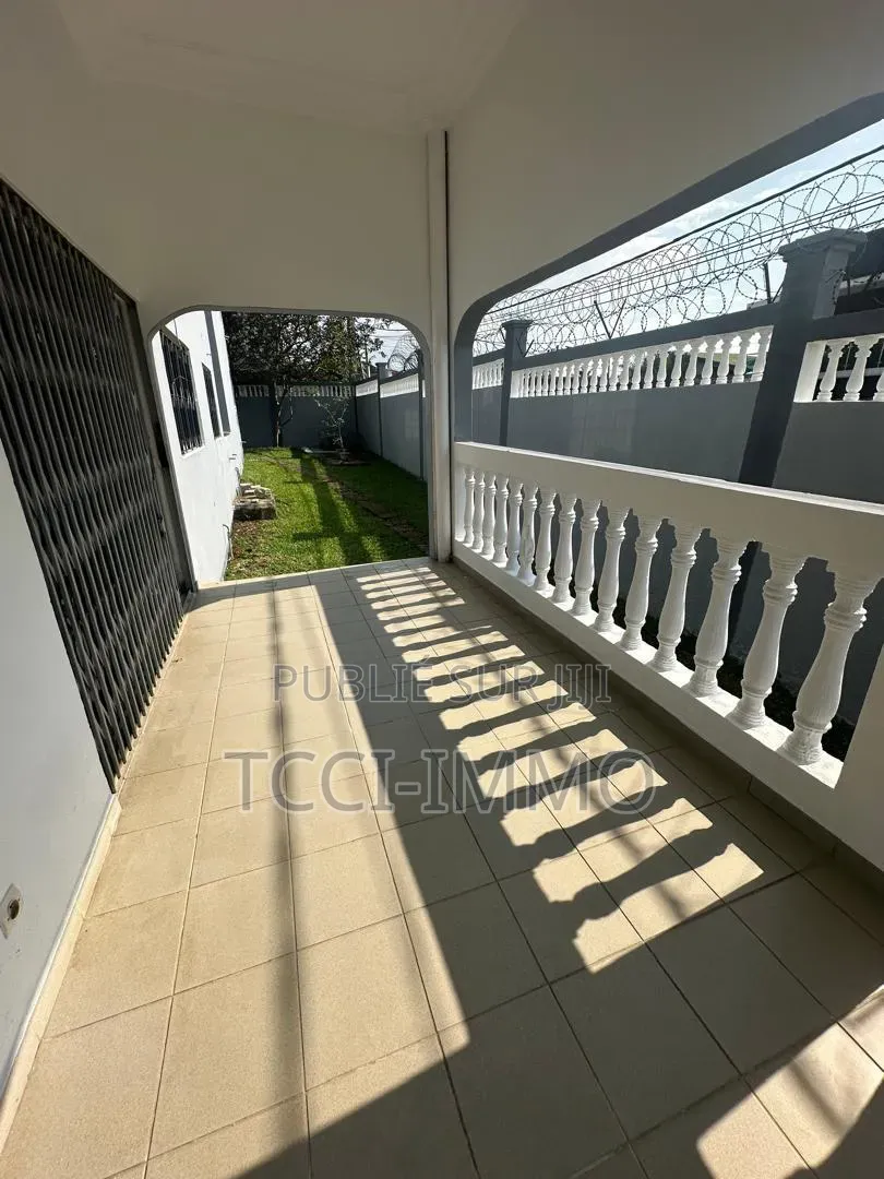 20chbre Duplex dans Tcci Sarl, Cocody à Louer