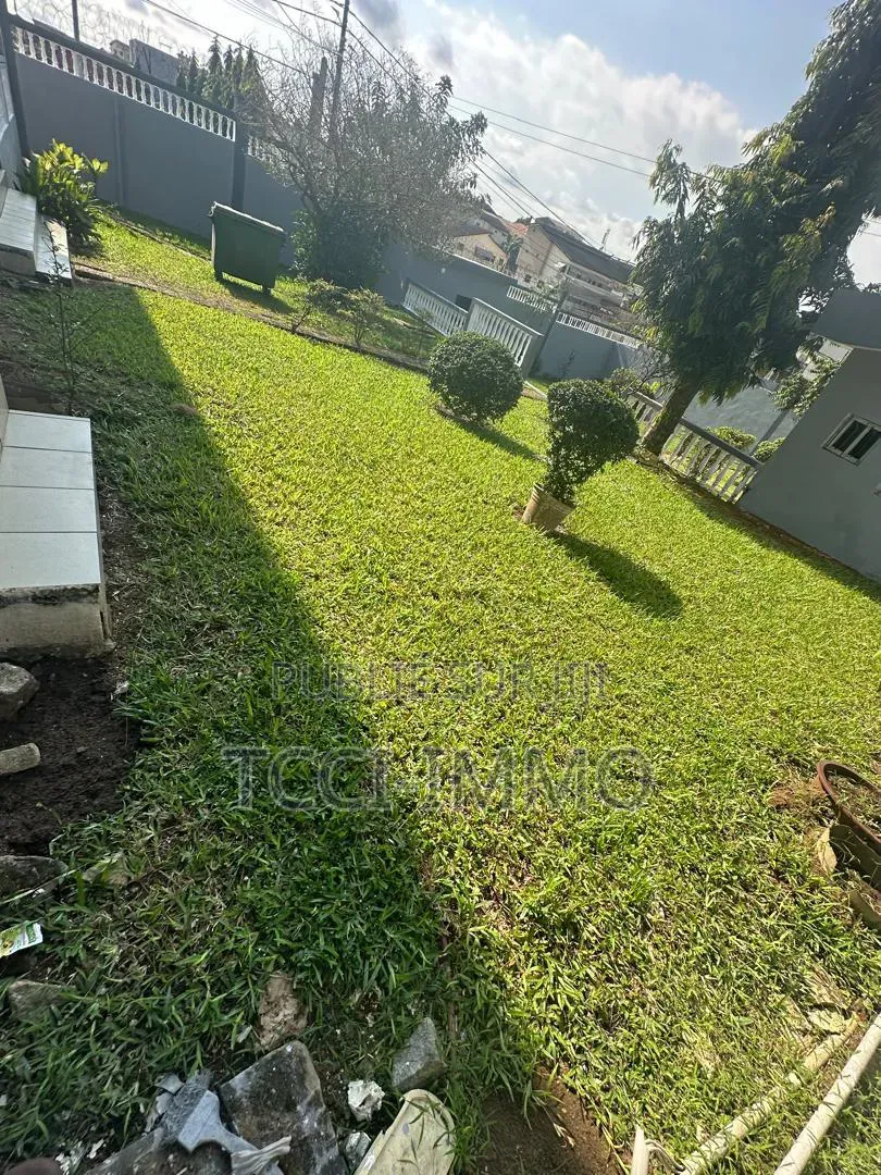 20chbre Duplex dans Tcci Sarl, Cocody à Louer