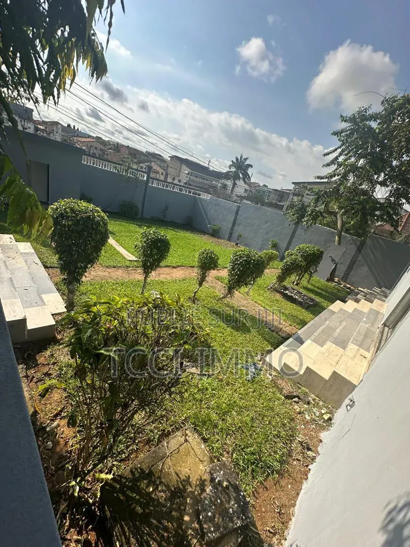 20chbre Duplex dans Tcci Sarl, Cocody à Louer