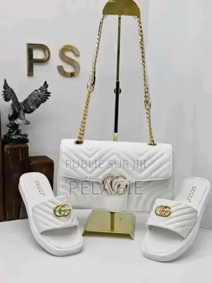Ensemble De Sac À Main Et Sandales Blanc