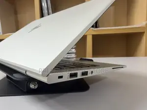 Nouveau HP EliteBook 840 G8 16GB Intel Core i5 SSD 512GB