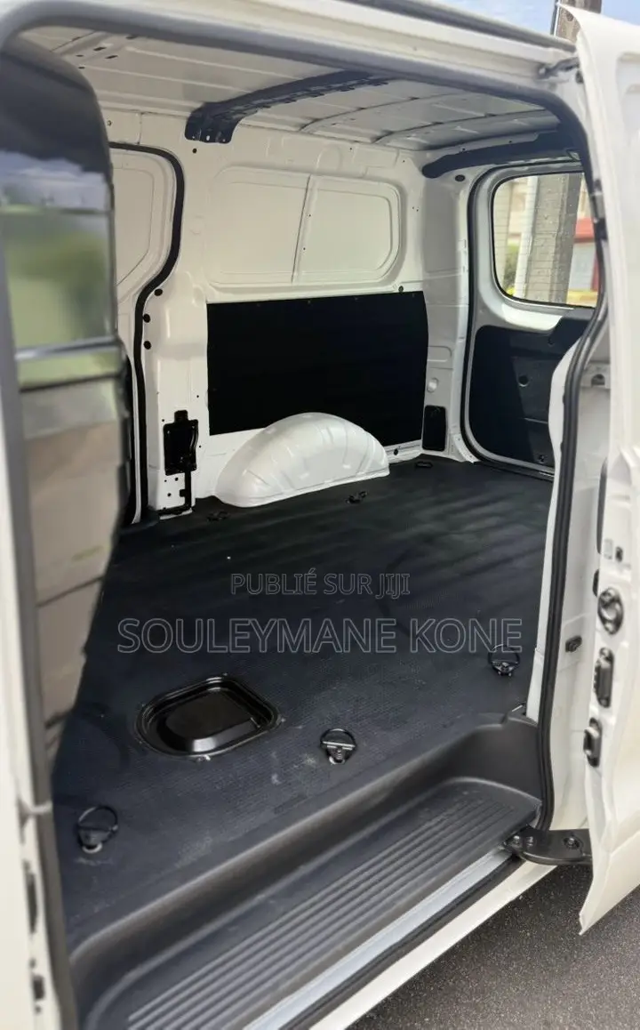 Nouveau Hyundai H1 2025 Blanc