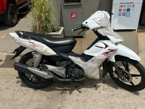 Nouveau TVS Rockz 125 2024 Blanc