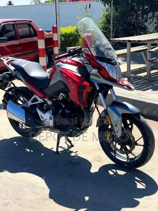 Nouveau Honda CB 2022 Rouge