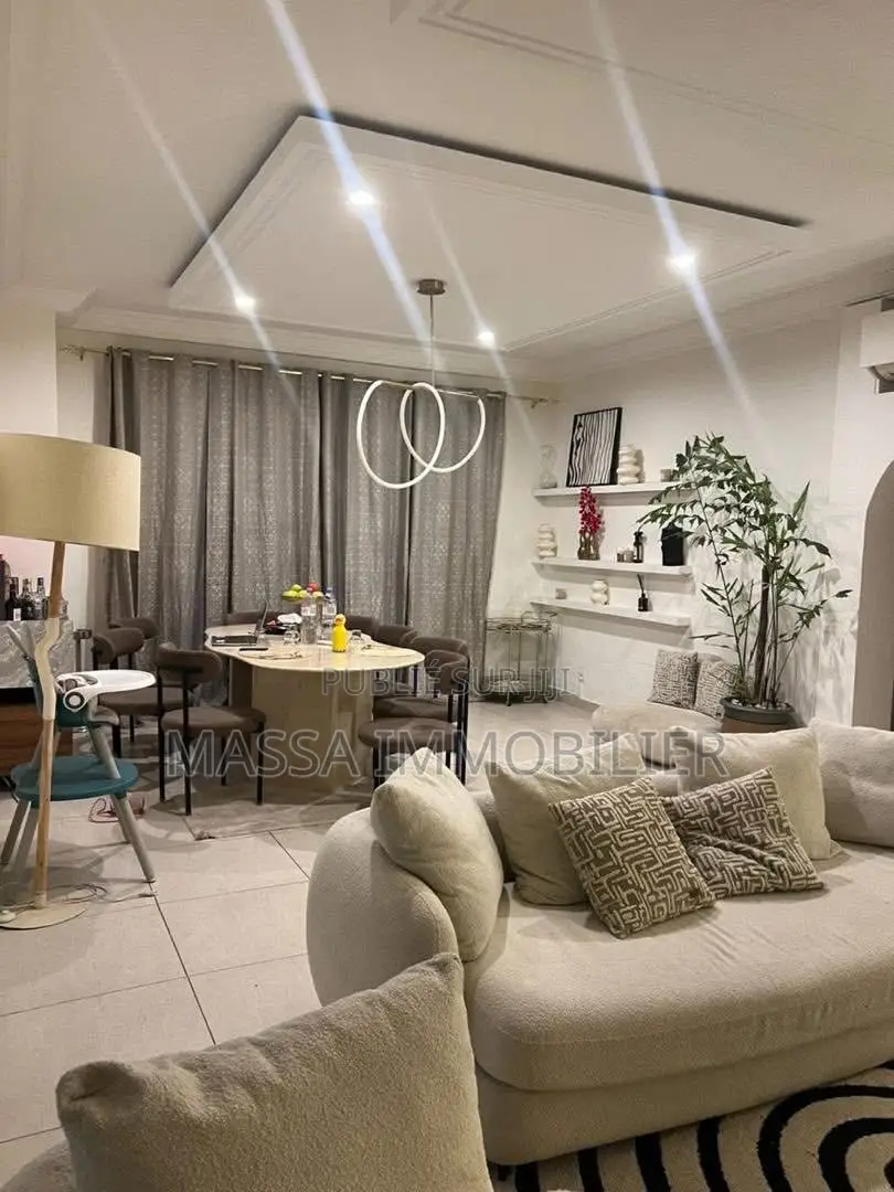 3chbre Appartement dans Massa Immobilier, Cocody à Louer
