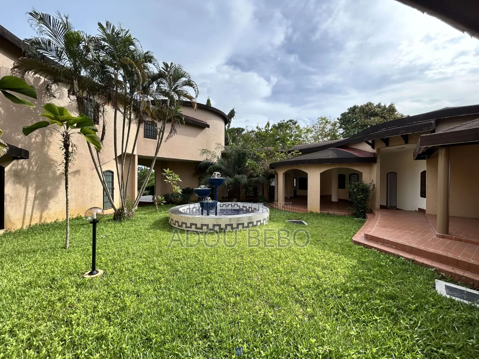 6chbre Duplex dans Massa Immobilier, Cocody à Louer