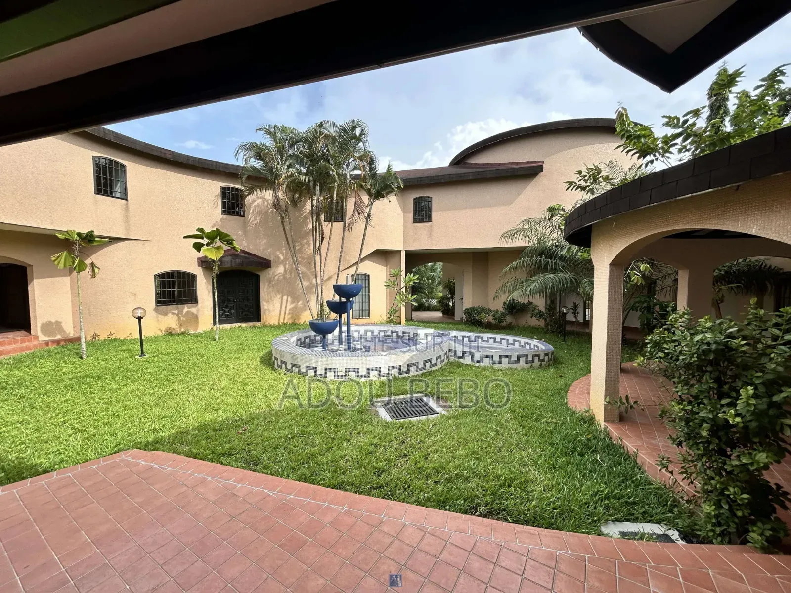 6chbre Duplex dans Massa Immobilier, Cocody à Louer