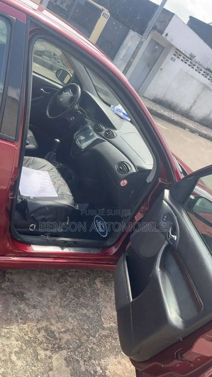 Ford Focus 2002 Rouge