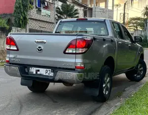 Mazda BT-50 2021 Gris