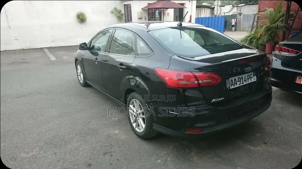 Ford Focus S Sedan FWD (2.0L 4cyl 5M) 2016 Noir