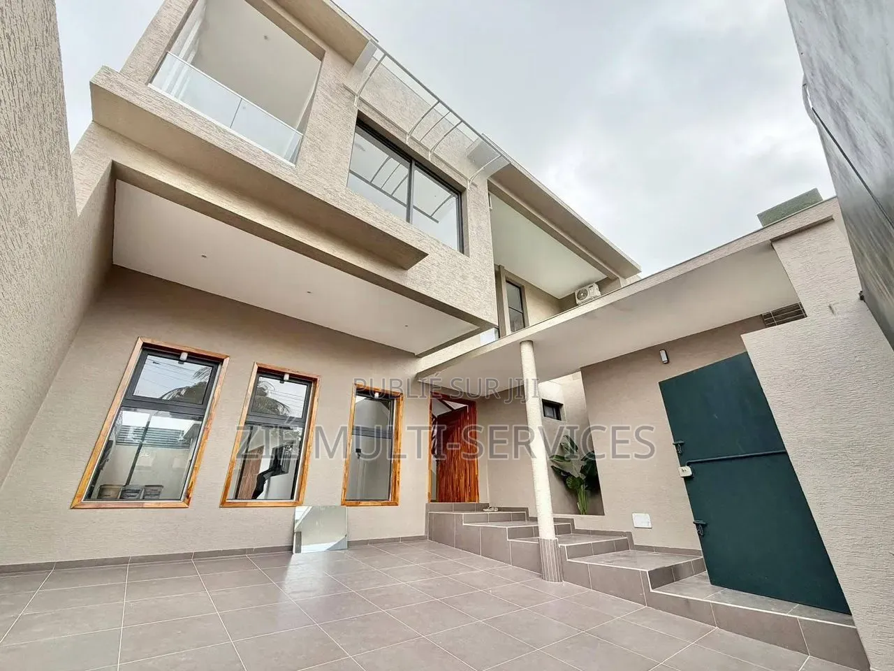 4chbre Duplex dans Zié Multi-Service, Cocody à Vendre