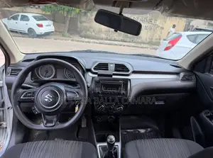 Suzuki Dzire 2024 Gris
