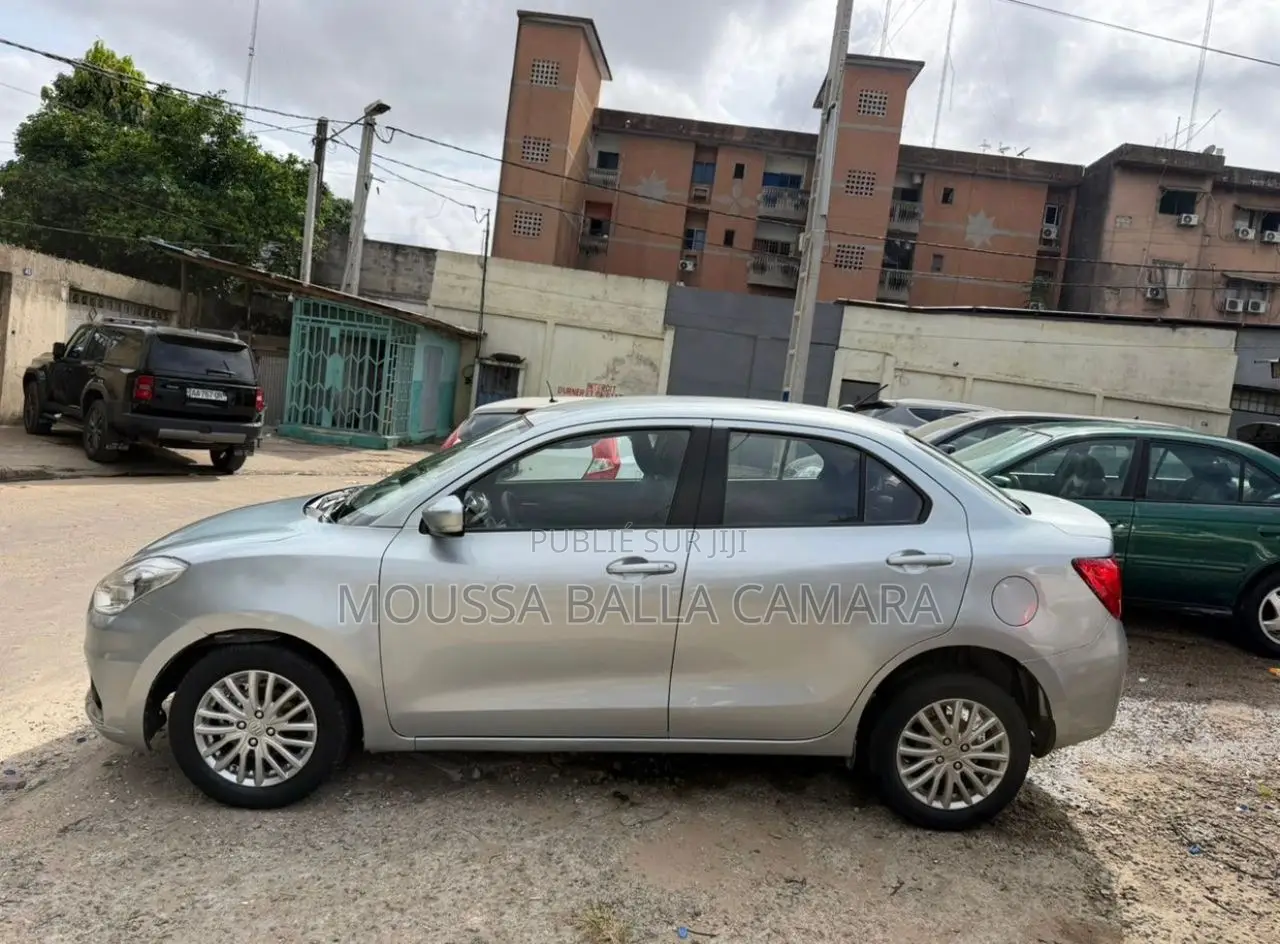 Suzuki Dzire 2024 Gris