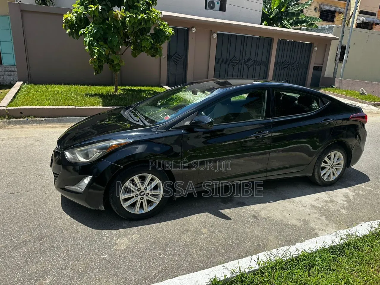 Hyundai Elantra Limited Sedan FWD (1.8L 4cyl 6A) 2016 Noir