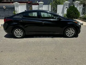 Hyundai Elantra Limited Sedan FWD (1.8L 4cyl 6A) 2016 Noir