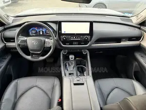 Toyota Corolla Hybrid XLE 2025 Blanc