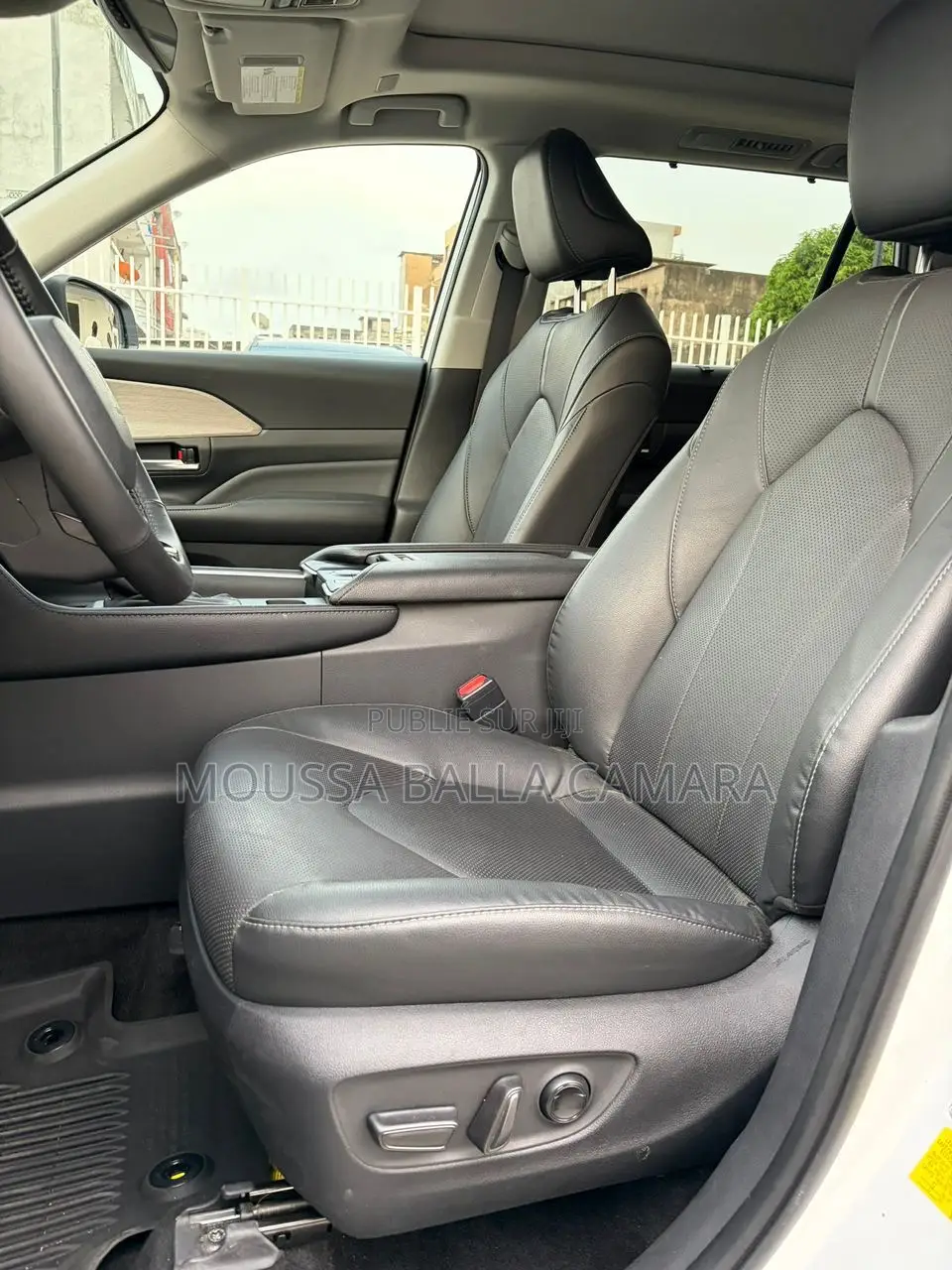 Toyota Corolla Hybrid XLE 2025 Blanc
