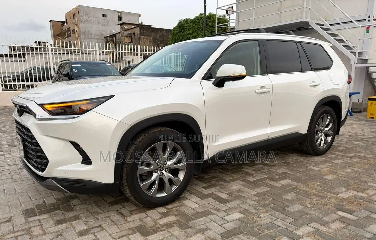 Toyota Corolla Hybrid XLE 2025 Blanc