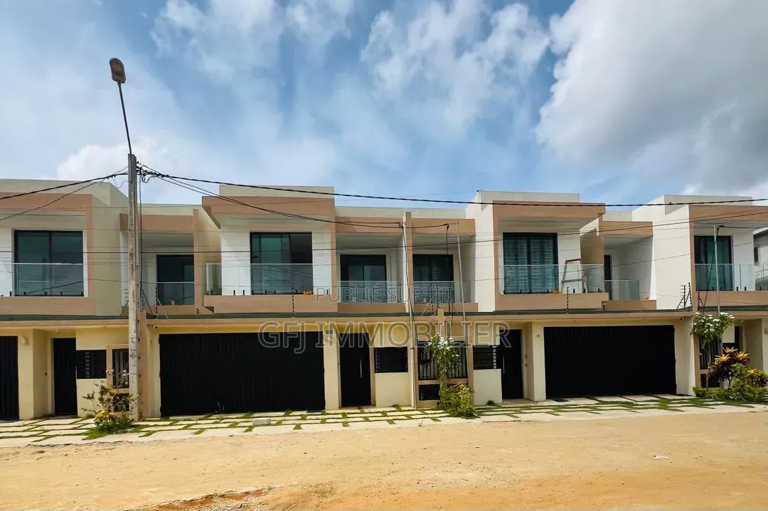 5chbre Duplex dans Francis Gweh, Cocody à Vendre