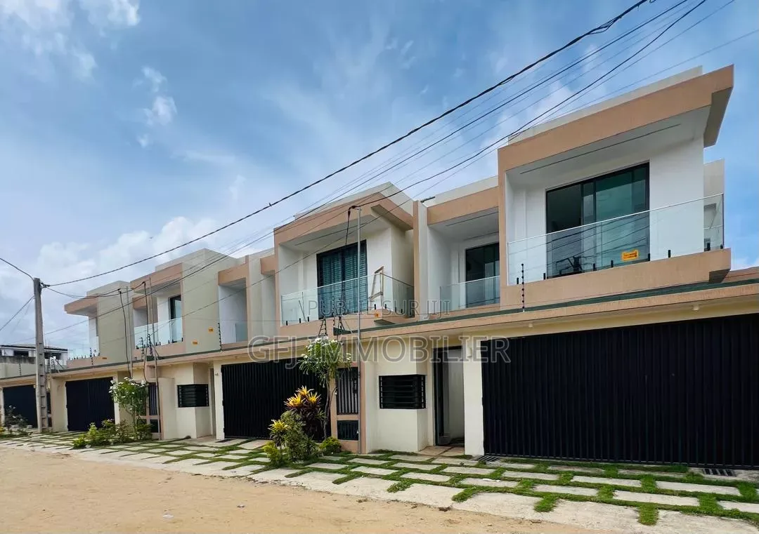 5chbre Duplex dans Francis Gweh, Cocody à Vendre