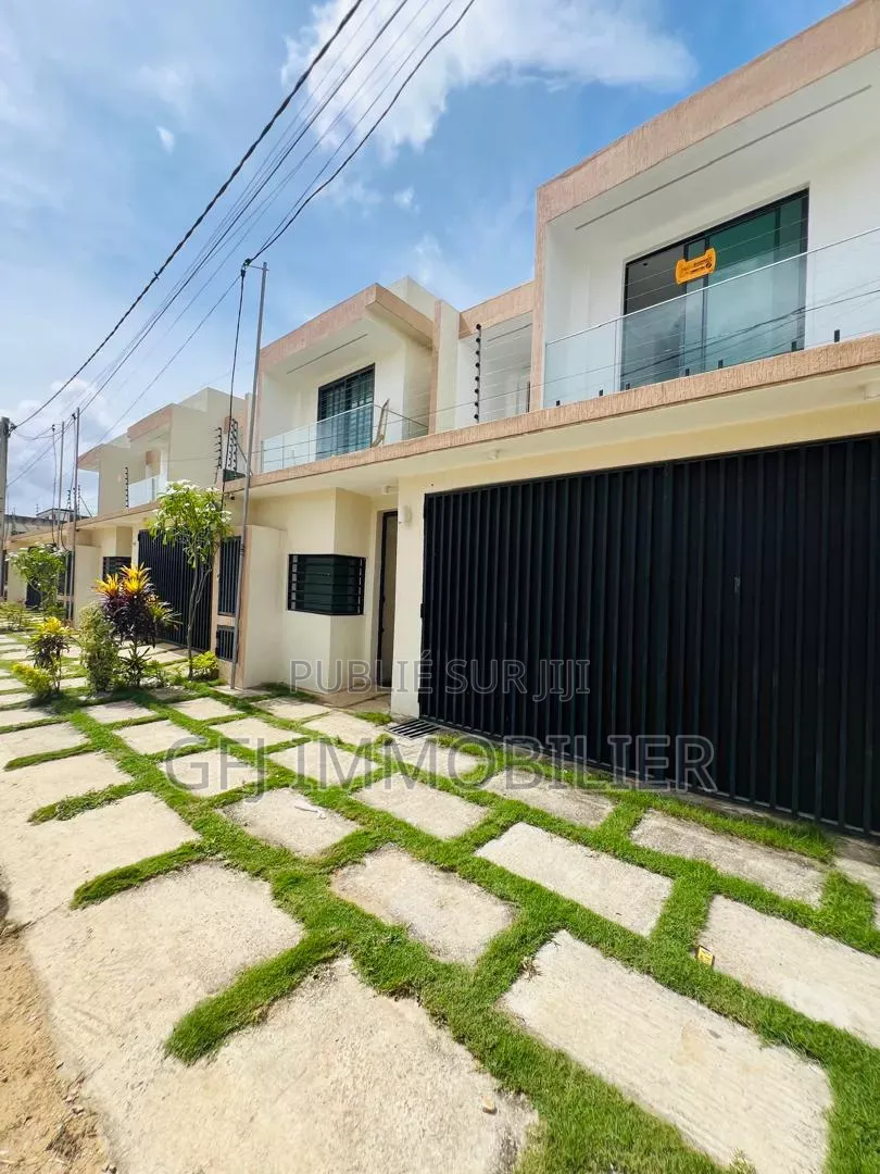 5chbre Duplex dans Francis Gweh, Cocody à Vendre