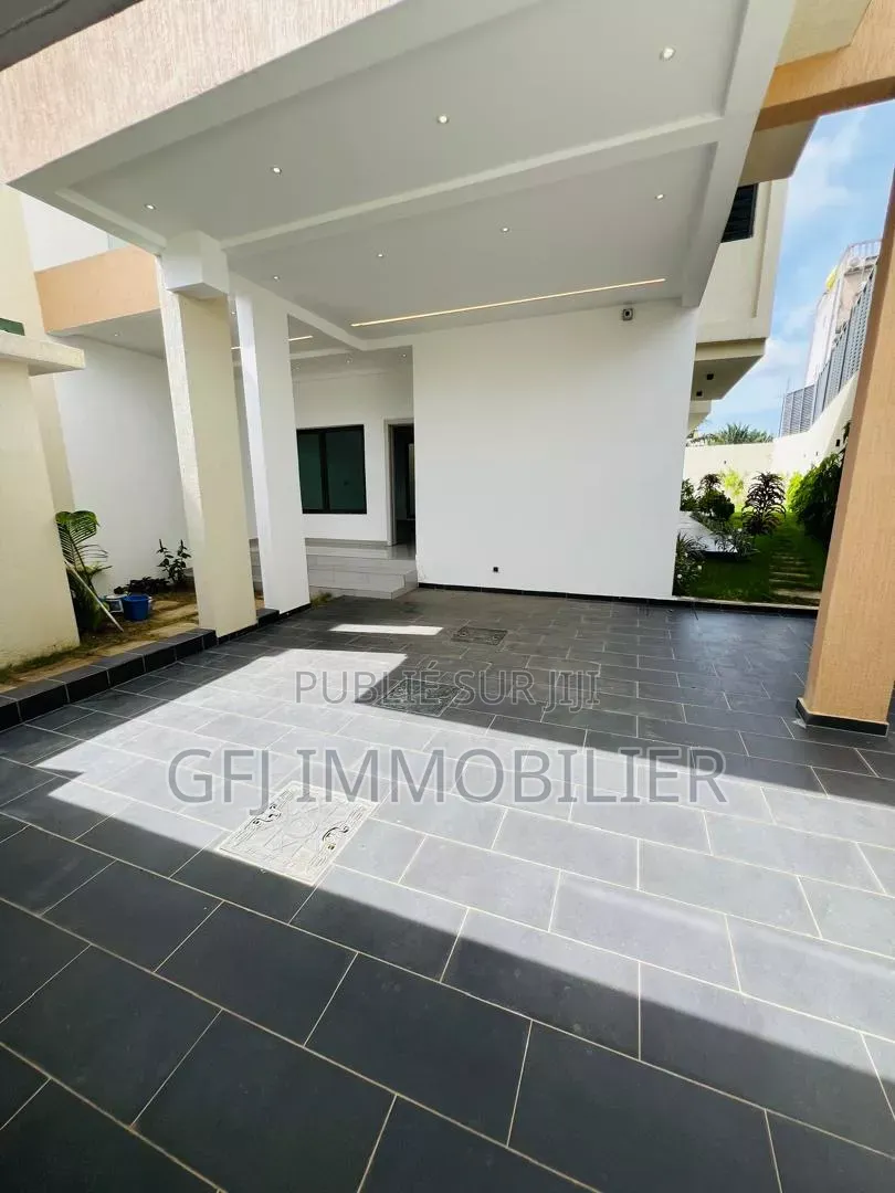 5chbre Duplex dans Francis Gweh, Cocody à Vendre