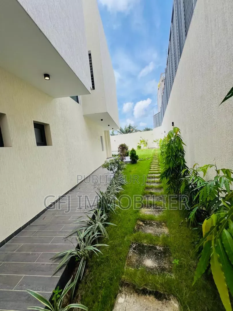 5chbre Duplex dans Francis Gweh, Cocody à Vendre