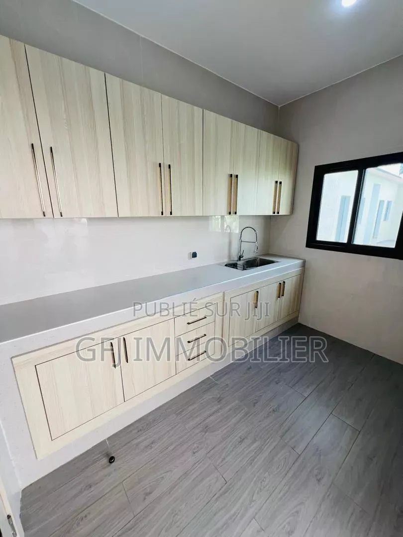 5chbre Duplex dans Francis Gweh, Cocody à Vendre