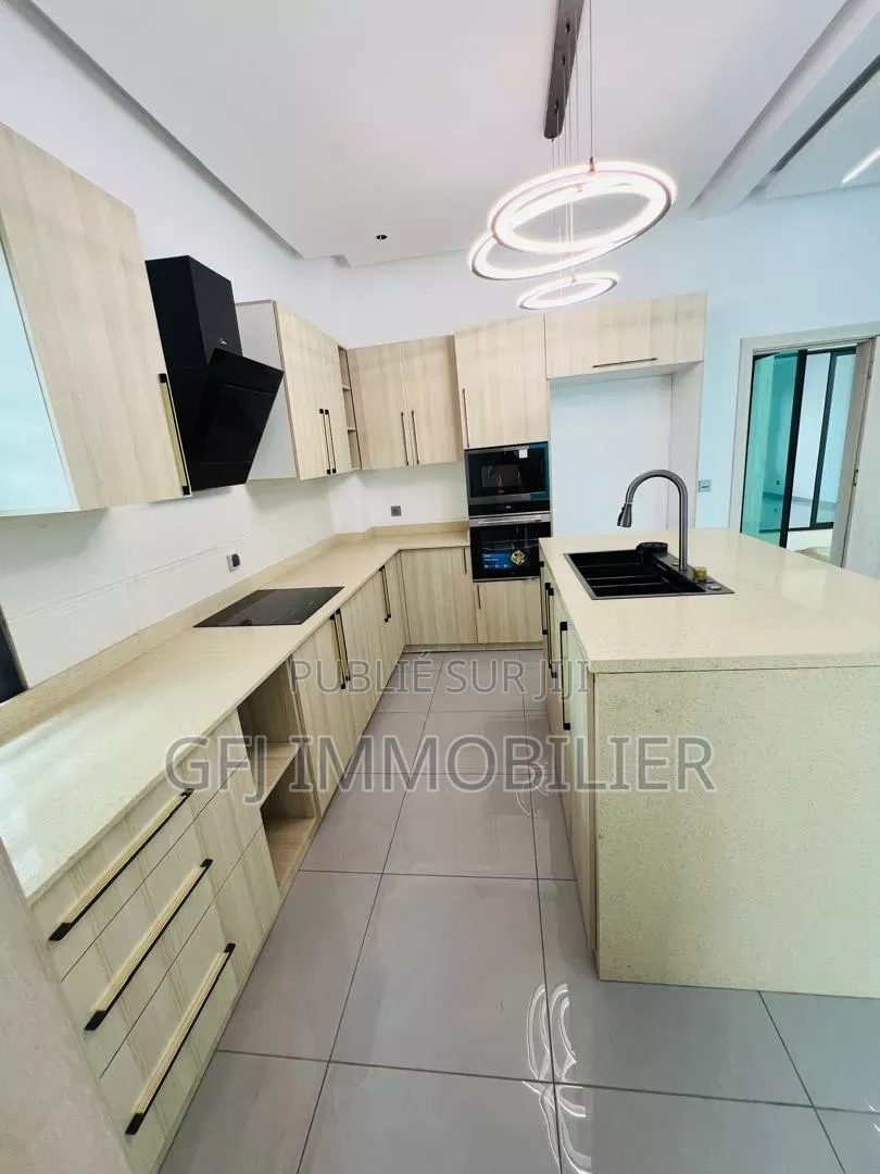5chbre Duplex dans Francis Gweh, Cocody à Vendre