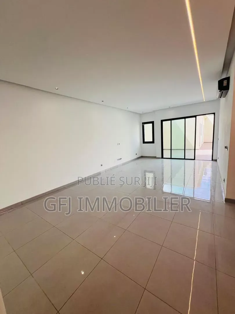 5chbre Duplex dans Francis Gweh, Cocody à Vendre