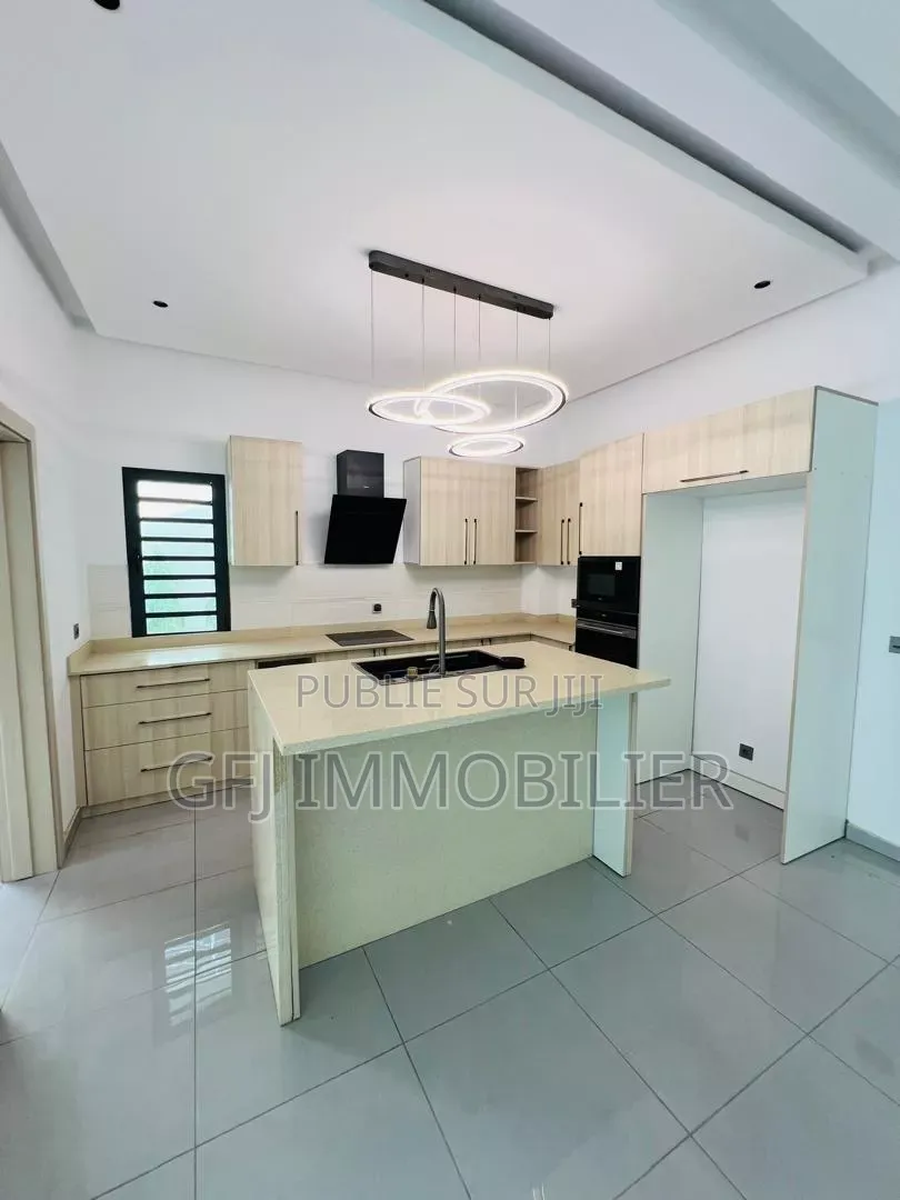 5chbre Duplex dans Francis Gweh, Cocody à Vendre