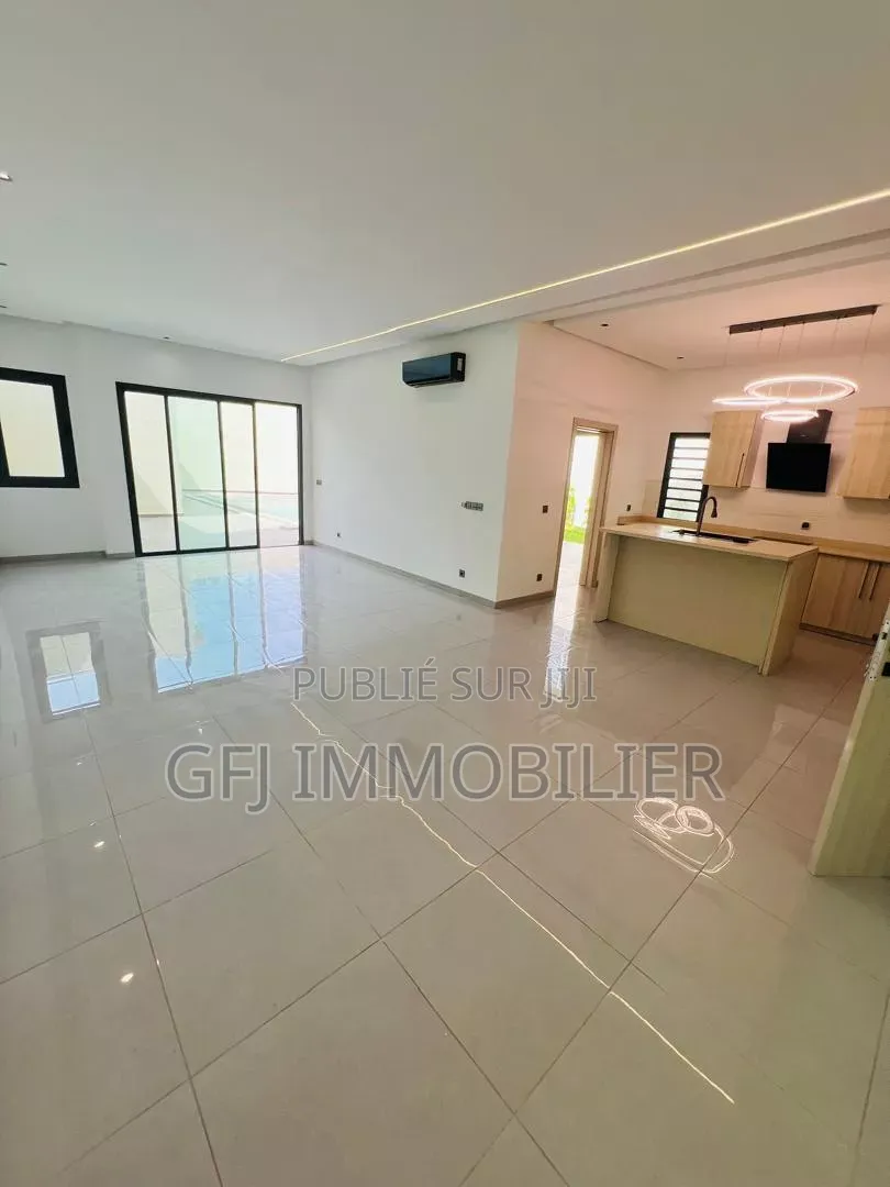 5chbre Duplex dans Francis Gweh, Cocody à Vendre